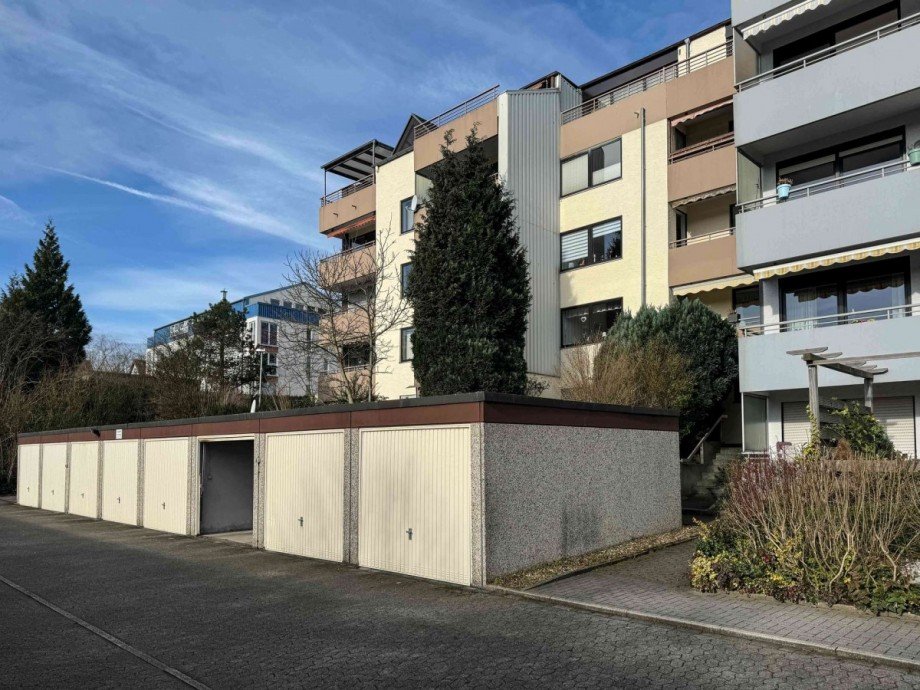 Eine Garage geh�rt zur Wohnung Dachgeschosswohnung Wetter