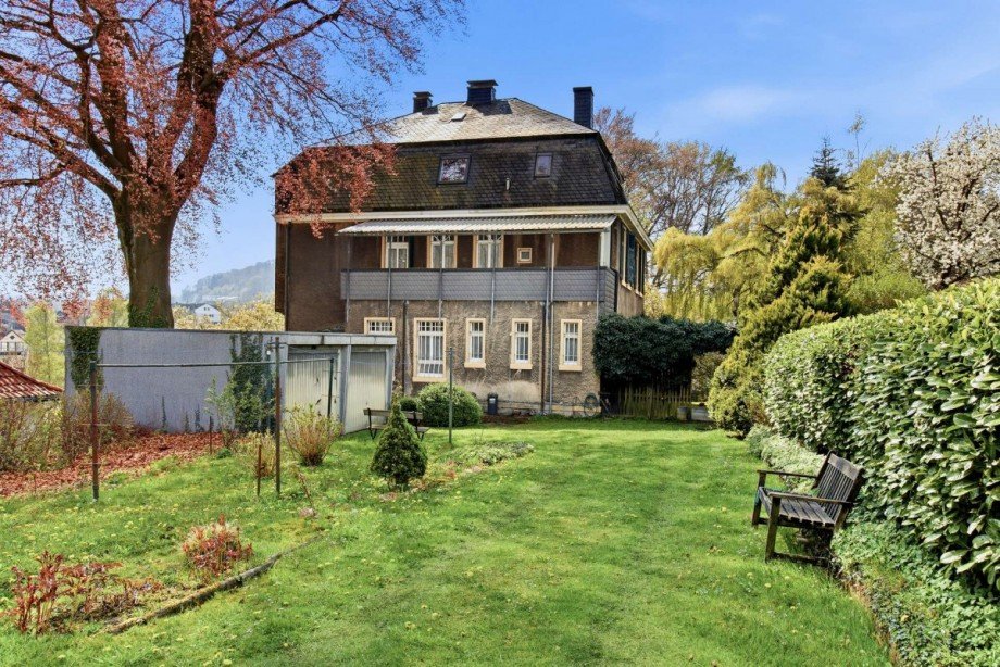 Zufahrtsseite mit 2 Garagen Villa Wetter (Ruhr)