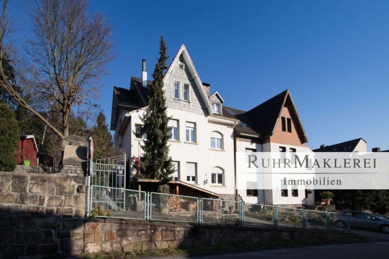 In ruhiger H�henlage Hagen Doppelhaush�lfte VERKAUFT! Charmante Villa Kunterbunt - ger�umig genug f�r ein Mehrgenerationenwohnen in Hohenlimburg!