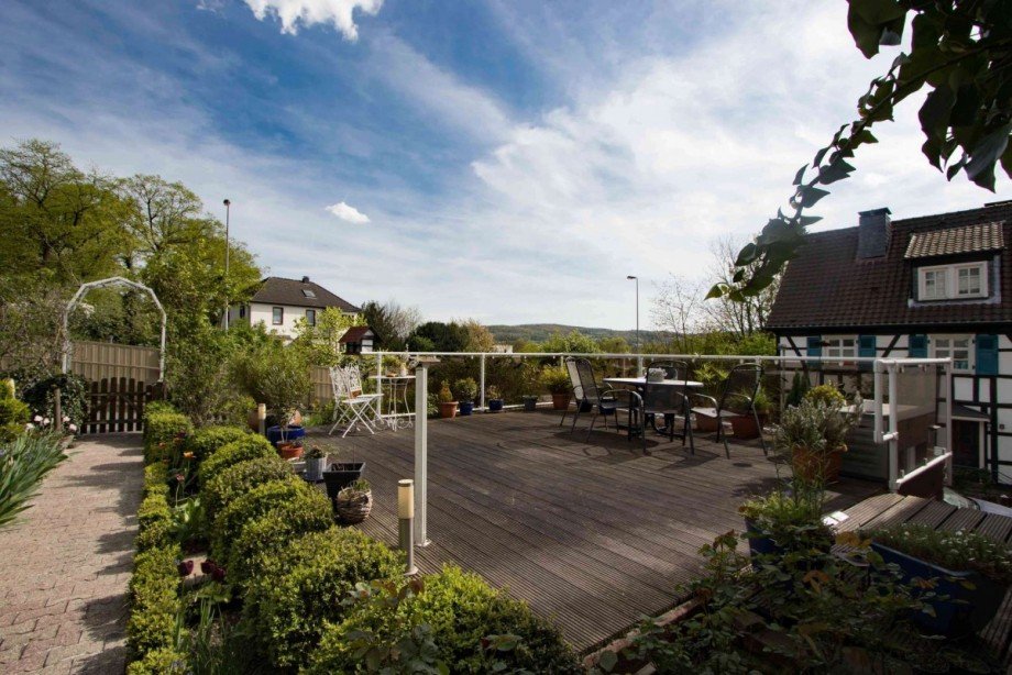 Die gro�e Terrasse auf der Gar Einfamilienhaus Herdecke