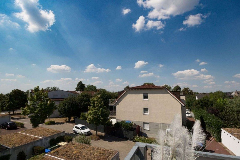 mit Sicht �ber die Nachbard�ch Dachgeschosswohnung Bochum