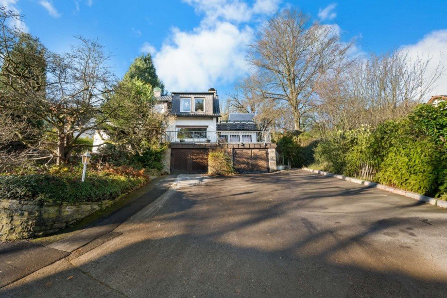 Gro�er Hof mit Parkpl�tzen Zweifamilienhaus Wetter (Ruhr)