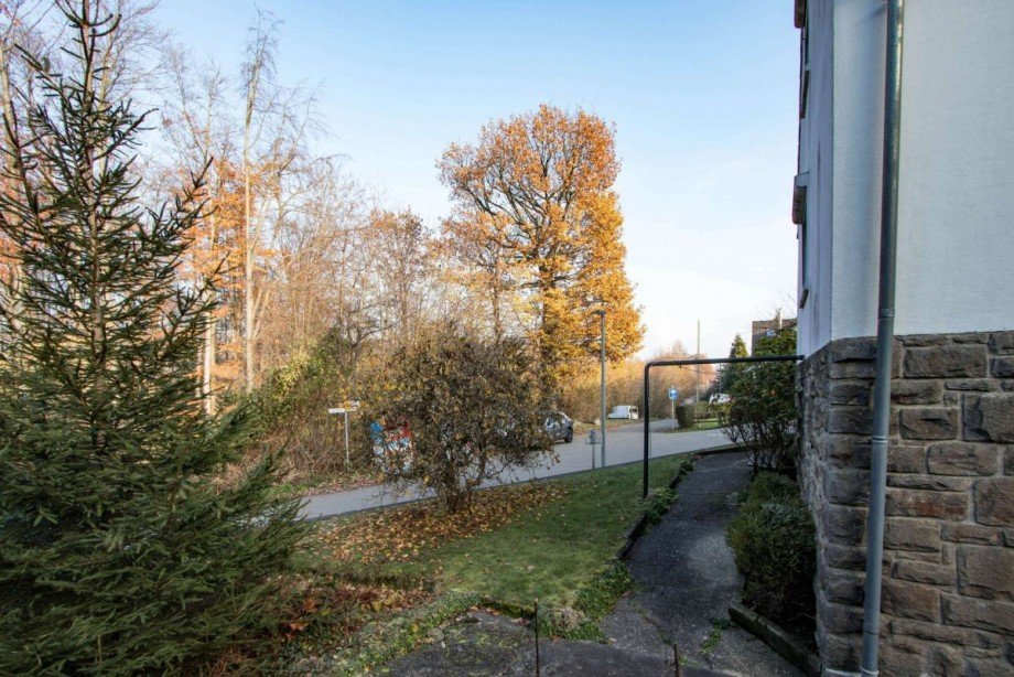 Seitlich vom Haus Einfamilienhaus Wetter