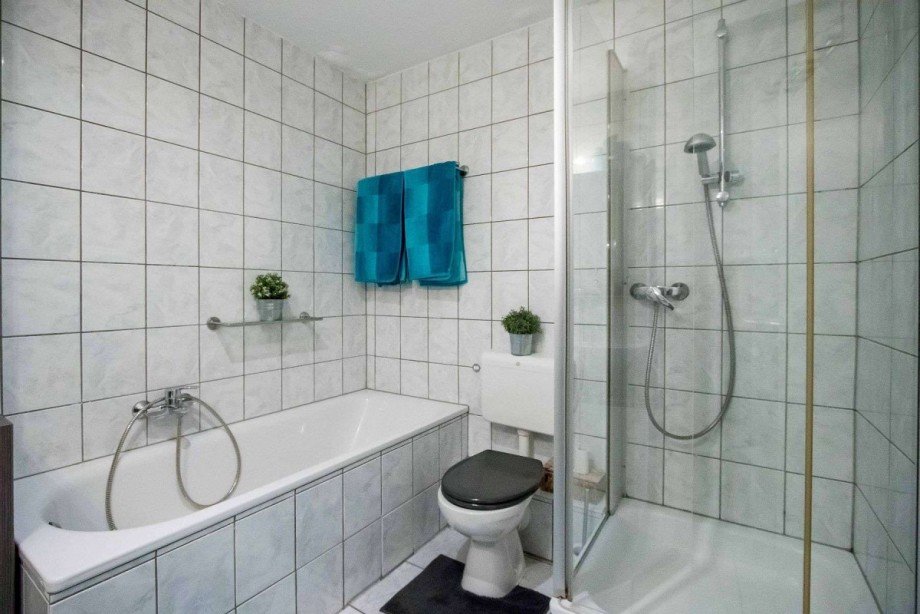 Bad mit Wanne und Dusche Maisonettewohnung Herdecke