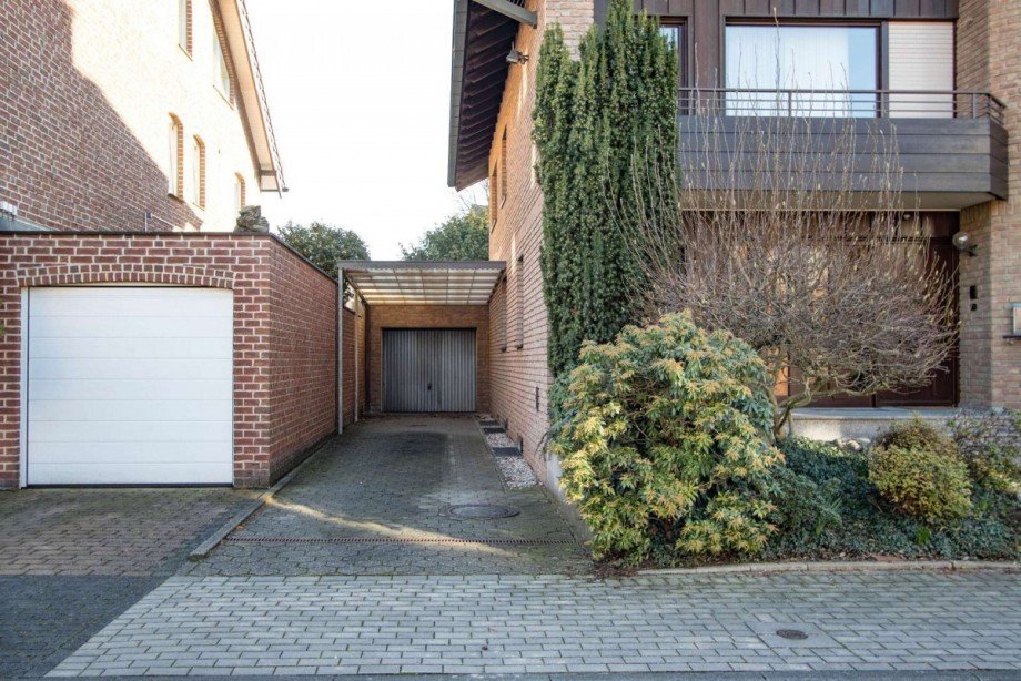 Garage mit langer Zufahrt Einfamilienhaus Marl