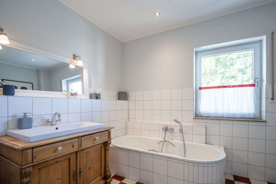 Tageslichtbad mit Wanne Einfamilienhaus Wetter