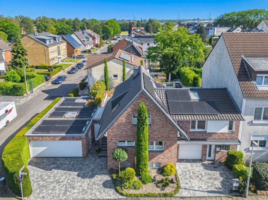 Luftbild Ensemble Stra�enansicht Haus Frechen