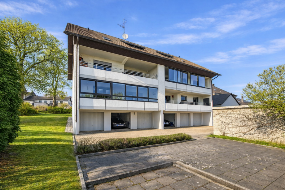 R�ckansicht mit Garagenhof Dachgeschosswohnung Ennepetal