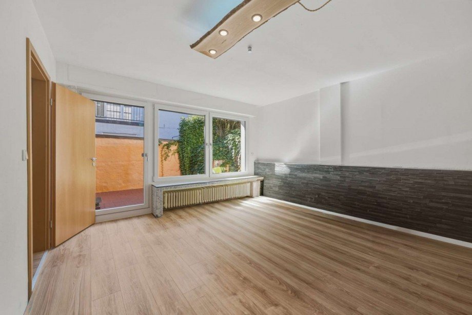 Schlafzimmer mit Ausgang zur Seitenterrasse Terrassenwohnung Wetter (Ruhr)