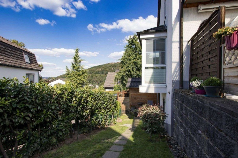Rasenfl�che Hausseite Reiheneckhaus Gevelsberg