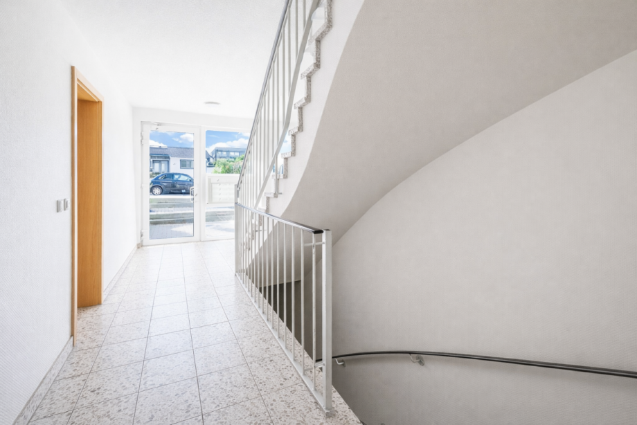 Das helle Steintreppenhaus Terrassenwohnung Wetter (Ruhr)