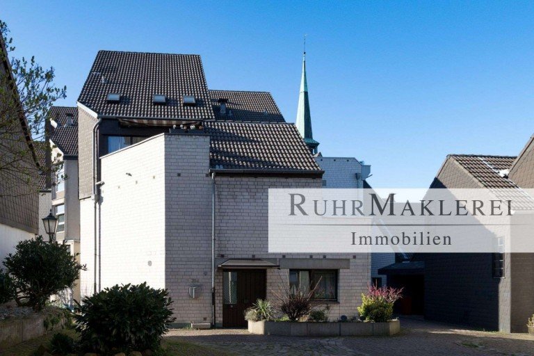 ../../../Upload/JCLCFWUFNQ/110 Wetter Wohnung VERKAUFT! Wohnen mit Stil und Flair inmitten der Wetteraner Freiheit, zwischen See und Burg.