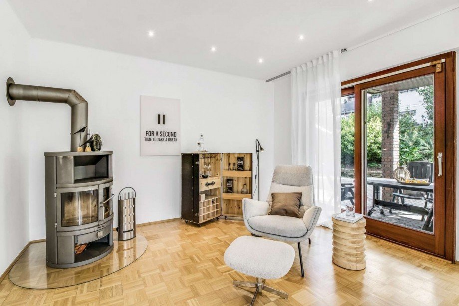 Kaminofen f�r Gem�tlichkeit Einfamilienhaus Wetter