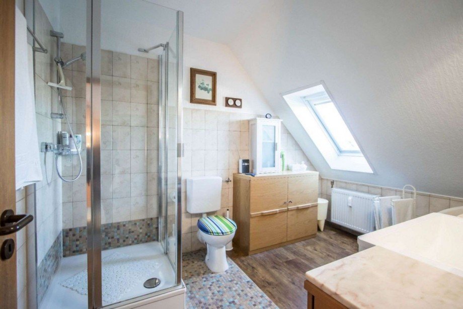 Duschbad im Spitzboden Maisonettewohnung Schwerte
