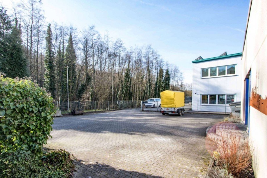 Parkplatz f�r bis zu 8 Pkws Haus Herdecke