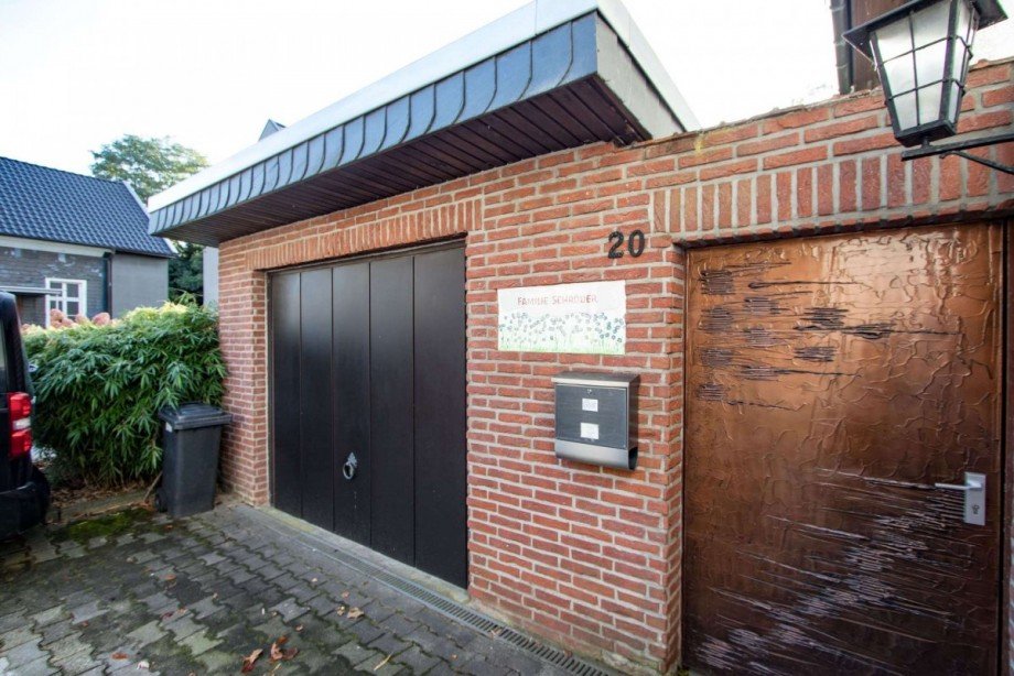 Garage und Tor zum Grundst�ck Einfamilienhaus Wetter