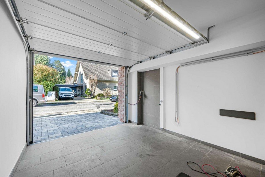 Garage mit Zugang zur Einliegerwohnung Einfamilienhaus Frechen
