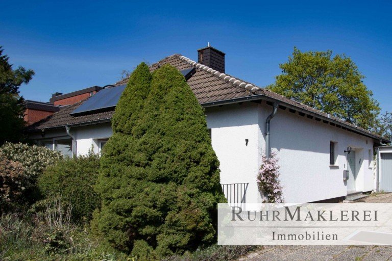 Freist. Walmdachbungalow Erftstadt Bungalow VERKAUFT! Vertr�umter Walmdachbungalow mit herrlichem Garten in Erftstadt-Lechenich