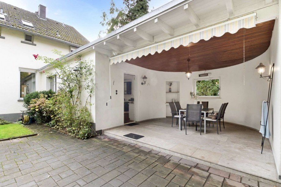 Der Au�enbereich Mehrfamilienhaus Wetter