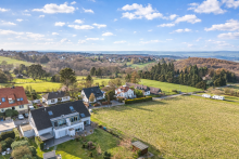 Luftaufnahme Haus und Umgebung Maisonette-Eigentumswohnung mit gro�em Balkon, eigenem Garten und Stellplatz in Witten, am Schnee!