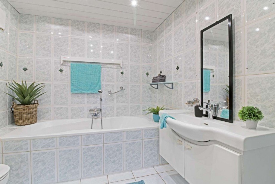 Bad mit Wanne und Maisonettewohnung Wetter