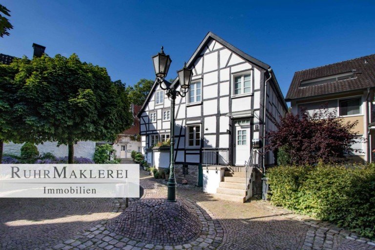 Das Stadthaus Wetter Einfamilienhaus VERKAUFT! Stadthaus am See! Denkmalgesch�tztes Fachwerkhaus mit Flair in der Wetteraner Freiheit!