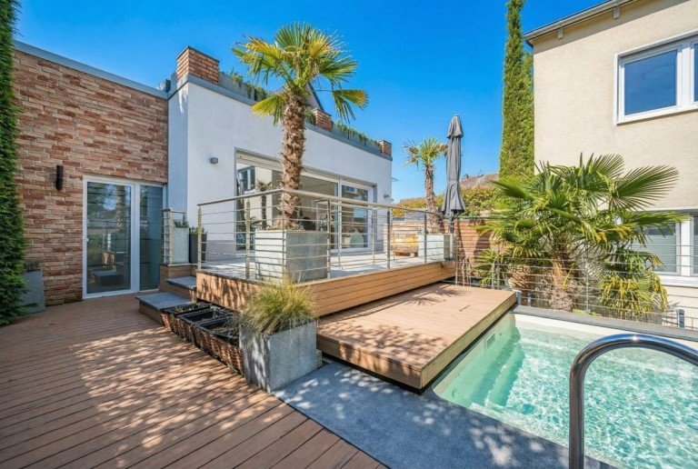 Bezaubernde Poolansicht Frechen Einfamilienhaus Charaktervolles Luxus-Wohnhaus mit Salzwasserpool, Einlieger und XXL-Garage in Frechen-Buschbell!