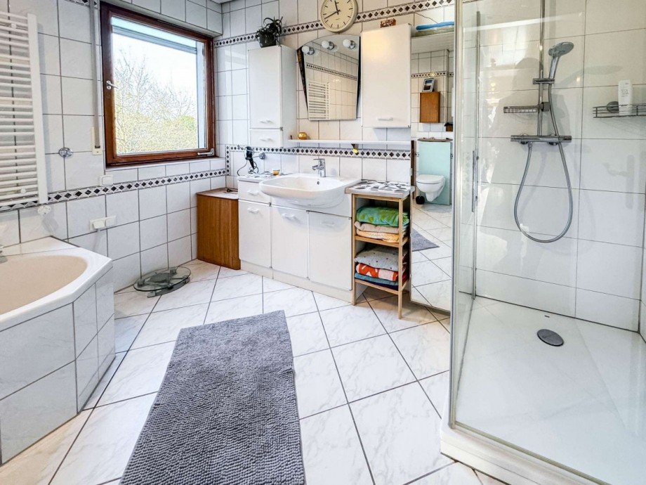 Tageslichtbad mit Dusche Zweifamilienhaus Hagen