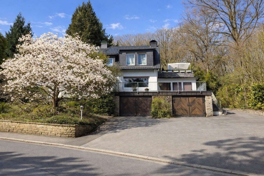 Fr�hlingsimpression Zweifamilienhaus Wetter (Ruhr)