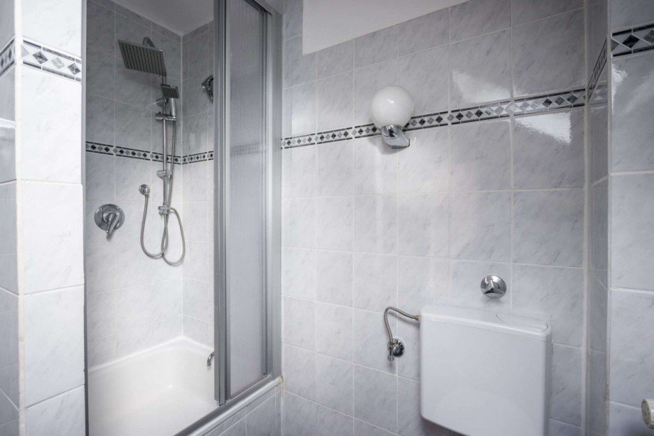 Dusche Mehrfamilienhaus Wetter
