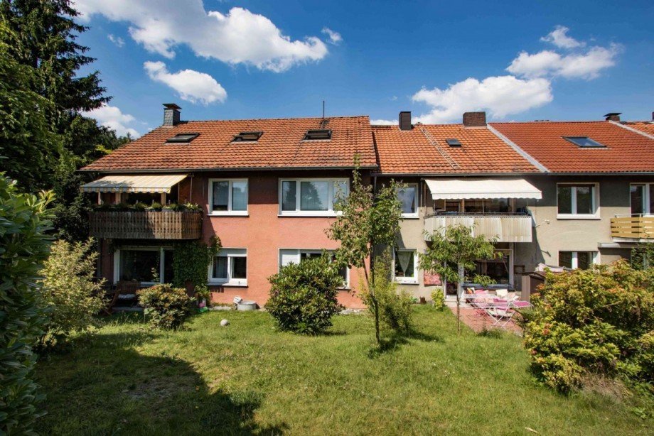 Gesamtansicht der Hausr�ckseit Mehrfamilienhaus Bochum