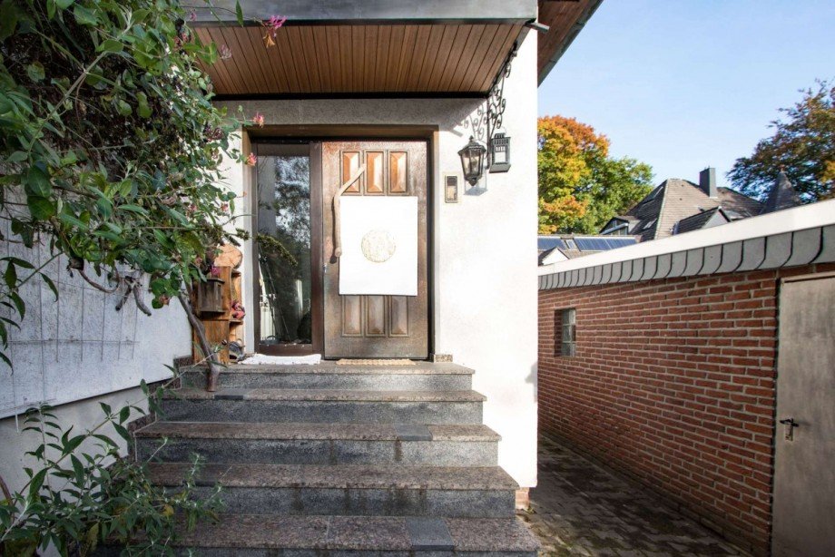 �berdachter Hauseingang Einfamilienhaus Wetter