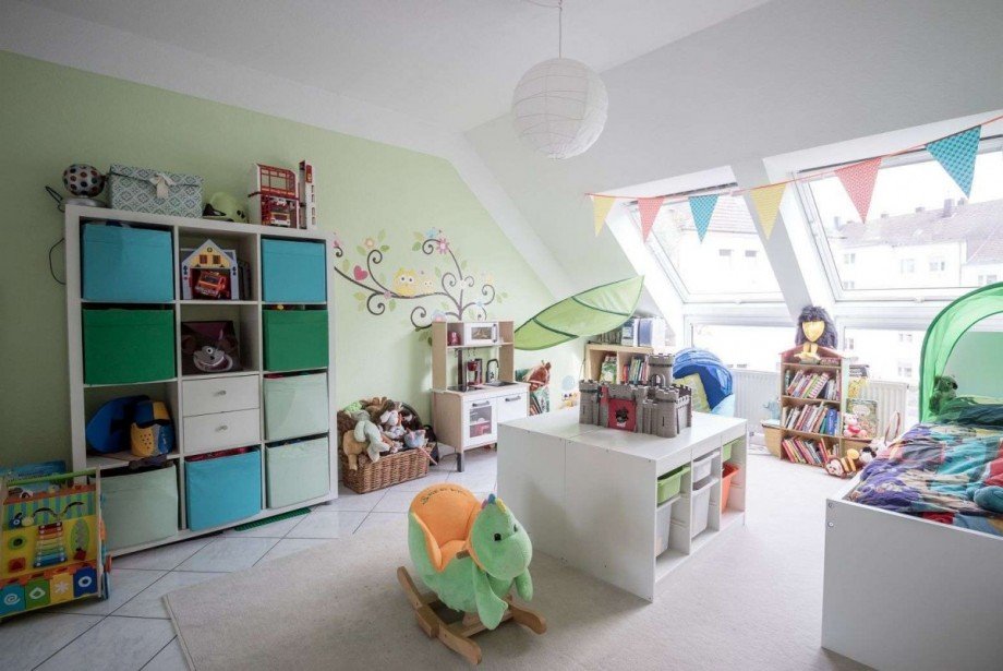 Gro�es Zimmer in der unteren E Maisonettewohnung Wetter