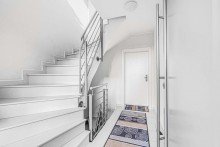 helles Steintreppenhaus Maisonette-Eigentumswohnung mit gro�em Balkon, eigenem Garten und Stellplatz in Witten, am Schnee!