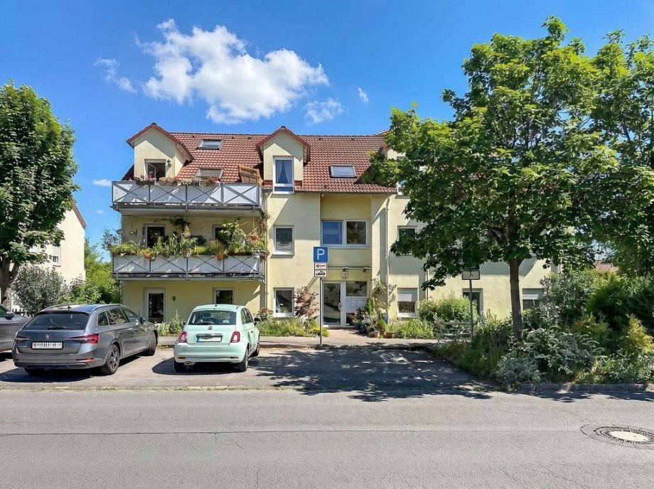 Stra�enansicht mit Parkpl�tzen Wohnung Wetter (Ruhr)