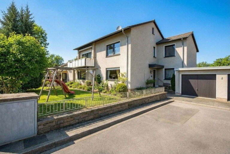 Am Ende einer Stichstra�e mit Garage Hagen - Hagen - Hohenlimburg Zweifamilienhaus RESERVIERT!! Zweifamilienhaus mit gro�er Garage in Hohenlimburg