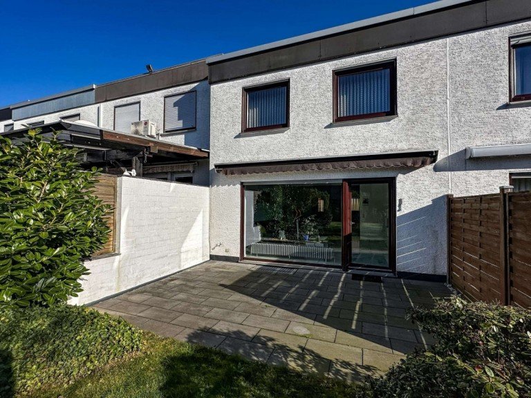 Die Gartenseite Dortmund Reihenmittelhaus VERKAUFT! Reihenmittelhaus mit Sonnenterrasse und Garage in sch�ner Lage von Dortmund-Aplerbeck