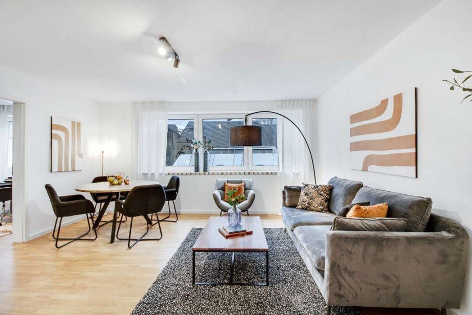 Urgem�tliches Wohn- Esszimmer Wohnung Wetter