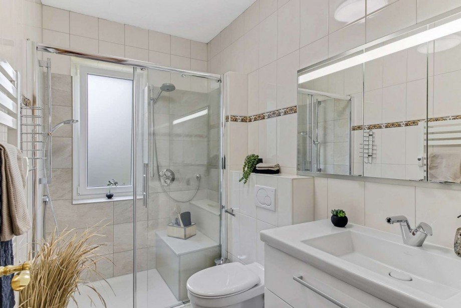 Bad mit bodenebener Dusche Wohnung Wetter