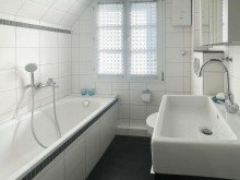 Tageslichtbad mit Wanne DG VERKAUFT! Stadthaus am See! Denkmalgesch�tztes Fachwerkhaus mit Flair in der Wetteraner Freiheit!