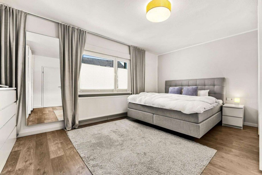 Ger�umiges Schlafzimmer Reihenmittelhaus Hattingen