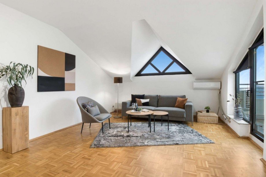 Ausgang zum Panoramabalkon Dachgeschosswohnung Wetter