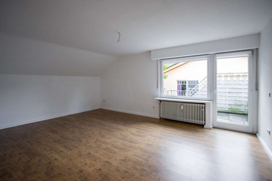 Wohnraum mit Balkon Mehrfamilienhaus Wetter